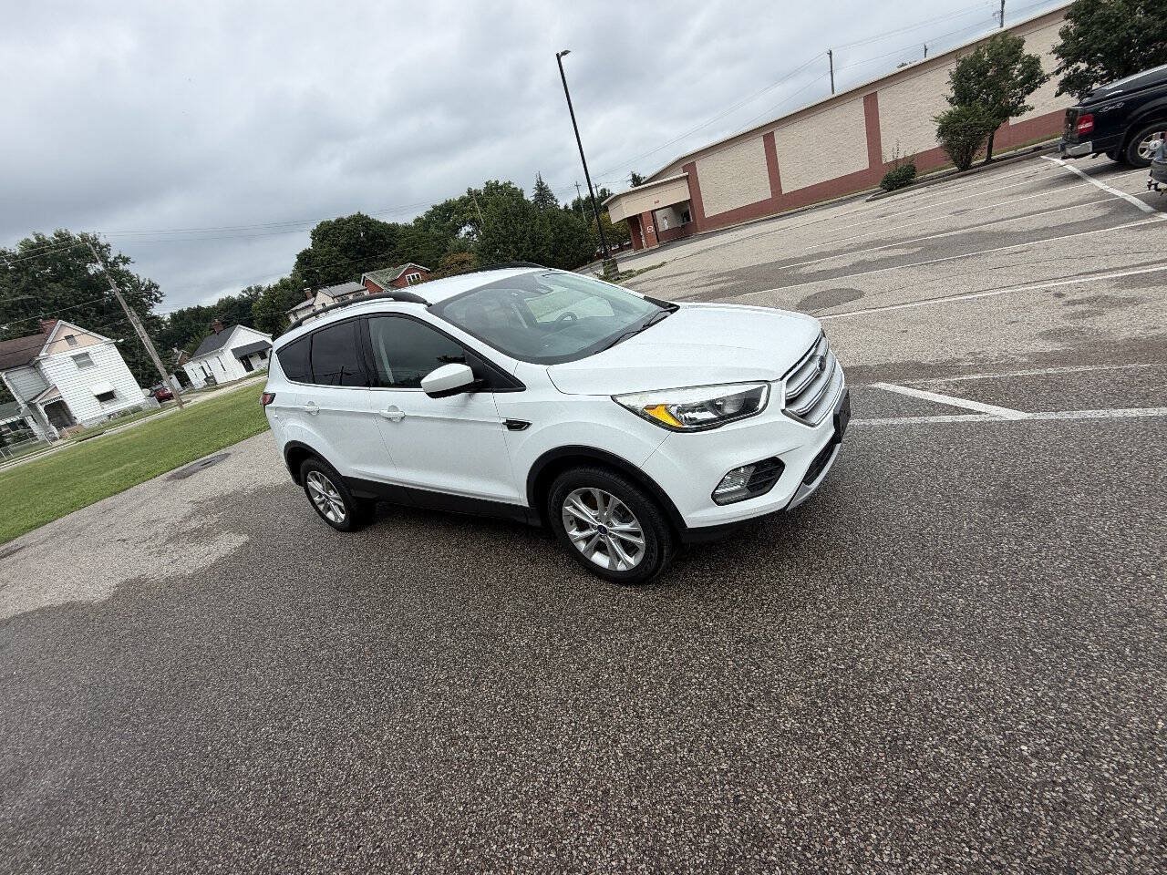 Used 2018 Ford Escape SE w/ Ford Safe & Smart Package AWD/4WD image 4