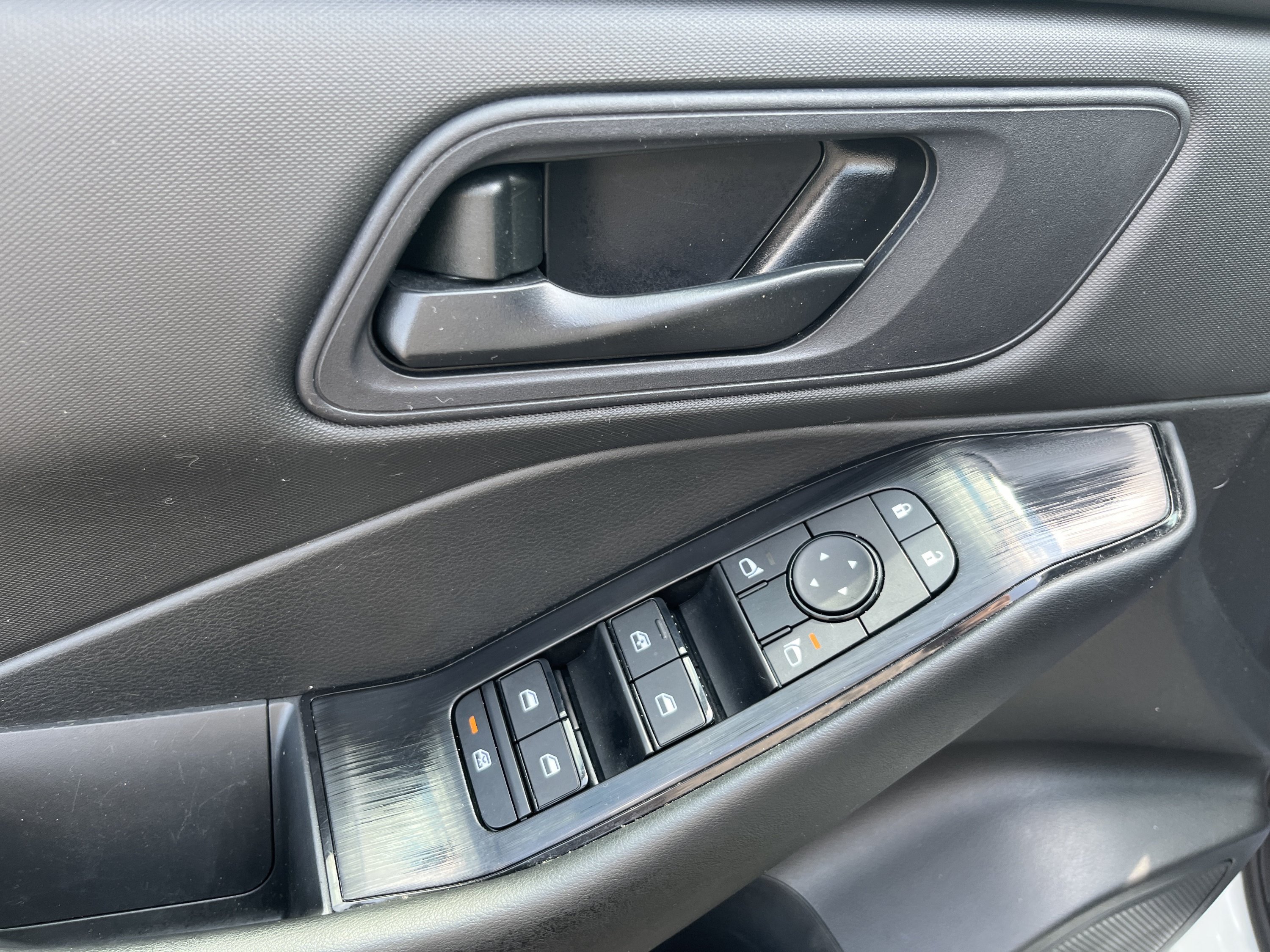Used 2024 Nissan Rogue S AWD/4WD image 13