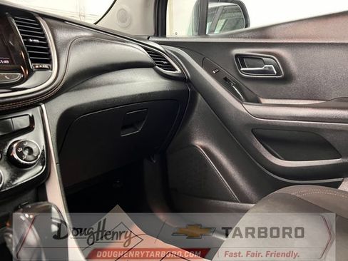 Used 2020 Chevrolet Trax LS FWD image 41