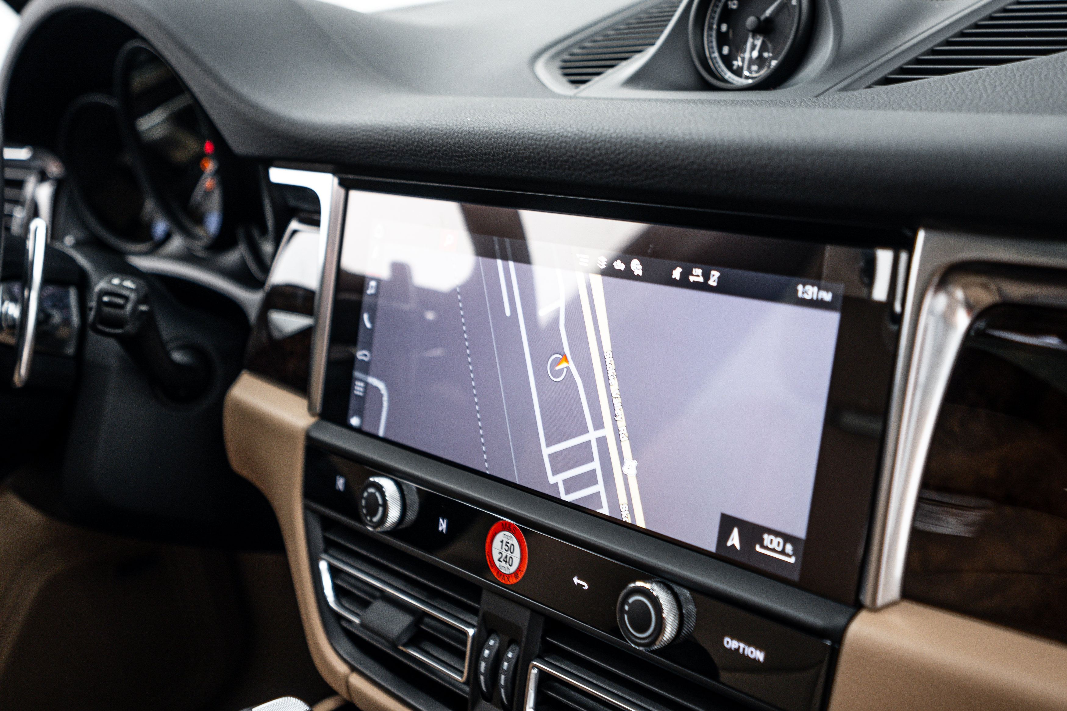 Certified 2026 Porsche Macan AWD/4WD image 14