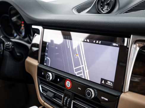 Certified 2026 Porsche Macan AWD/4WD image 14