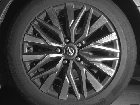 Used 2025 Nissan Altima 2.5 SV image 14