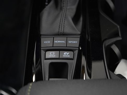 Used 2025 Toyota Camry XLE image 17