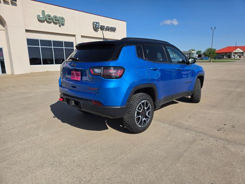Used 2025 Jeep Compass Trailhawk w/ Trailhawk Elite Group AWD/4WD image 8