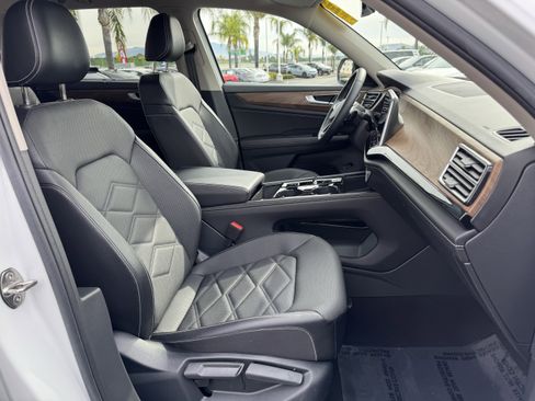 Certified 2024 Volkswagen Atlas SE image 37
