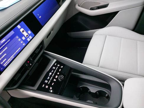 New 2026 Porsche Macan 4 Electric image 27