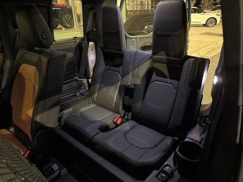 Used 2024 Land Rover Defender 110 X-Dynamic SE image 28