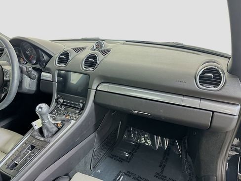 Used 2025 Porsche 718 Boxster image 27