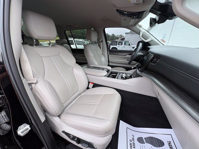 Used 2023 Jeep Wagoneer Series II AWD/4WD image 28