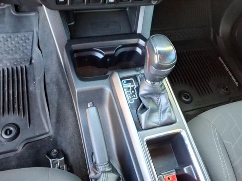 Used 2019 Toyota Tacoma TRD Off-Road image 33