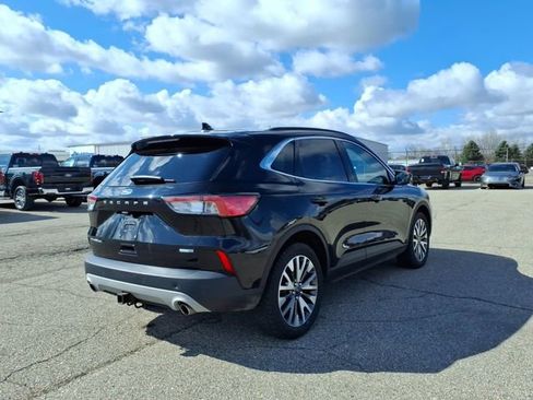 Used 2020 Ford Escape Titanium image 6