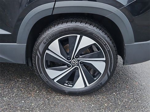 Used 2024 Volkswagen Taos SE image 8