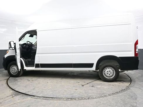 Used 2024 RAM ProMaster 2500 w/ Convenience Group image 40