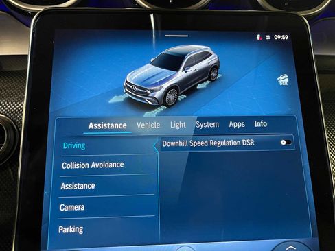 Used 2025 Mercedes-Benz GLC 300 4MATIC image 25