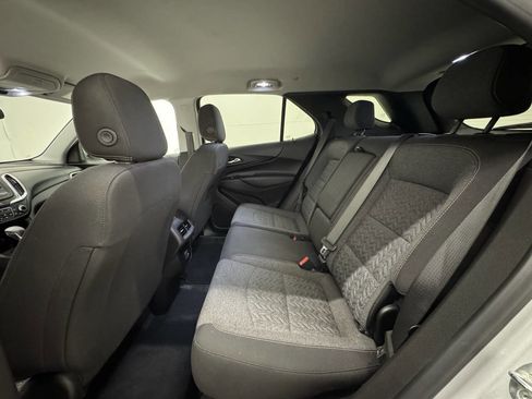 Used 2022 Chevrolet Equinox LT w/ Driver Convenience Package image 18
