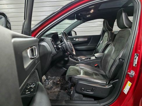 Used 2020 Volvo XC40 T4 R-Design w/ Protection Package Premier image 13