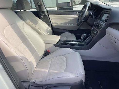 Used 2017 Hyundai Sonata Sport w/ Value Edition Package 02 FWD image 9