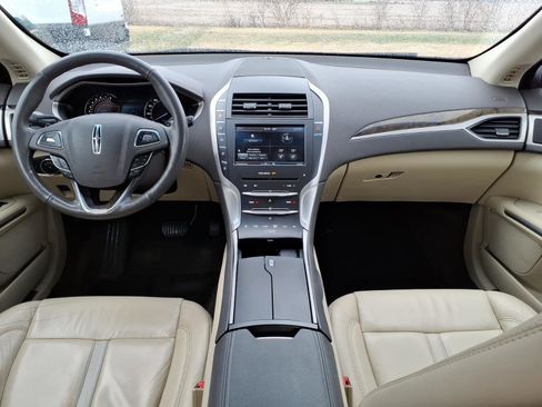 Used 2013 Lincoln MKZ Base image 9