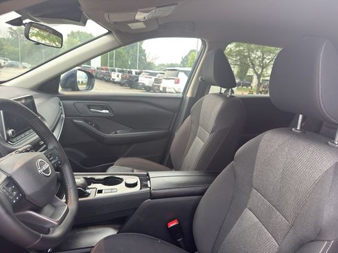 Certified 2026 Nissan Rogue SV AWD/4WD image 26
