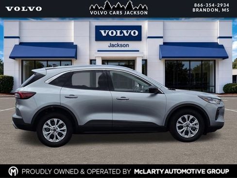Used 2023 Ford Escape Active FWD image 3