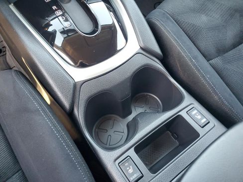 Used 2016 Nissan Rogue SV w/ SV Premium Package image 27