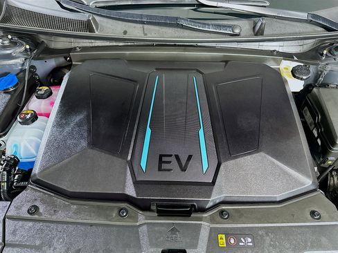 Used 2024 Hyundai Ioniq 5 SE image 33