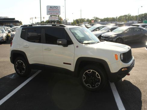 Used 2015 Jeep Renegade Trailhawk AWD/4WD image 10