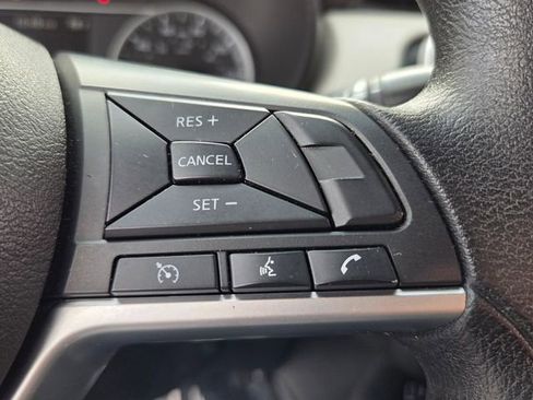 Used 2022 Nissan Versa SV image 30