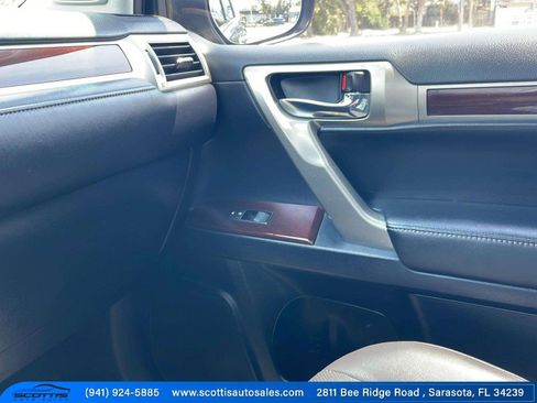 Used 2019 Lexus GX 460 image 34