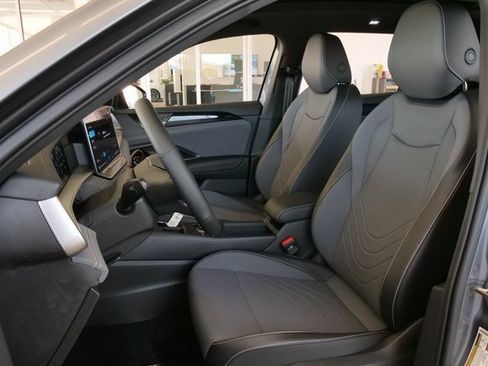 New 2026 Volkswagen Tiguan SE R-Line image 10