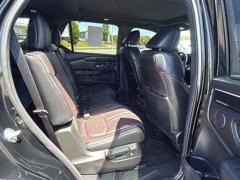 Certified 2025 Honda Pilot Black Edition image 19