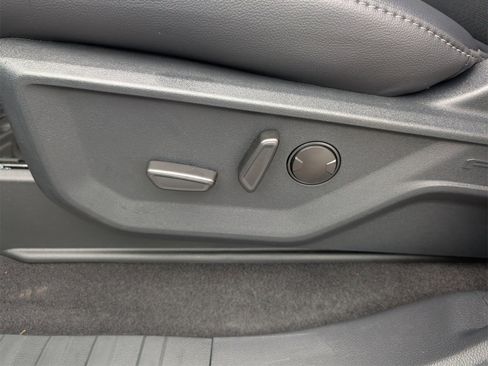 New 2025 Ford F150 Lariat w/ Equipment Group 501A Mid image 16