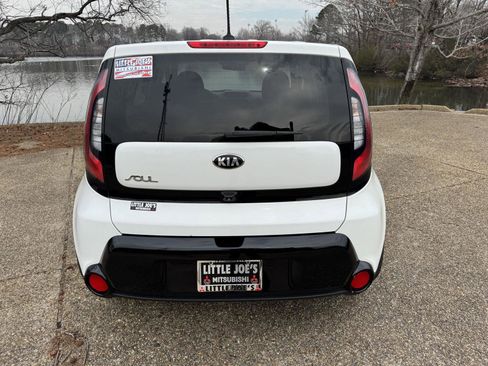 Used 2016 Kia Soul + image 7