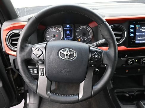 Used 2017 Toyota Tacoma TRD Sport w/ Tow Package image 7