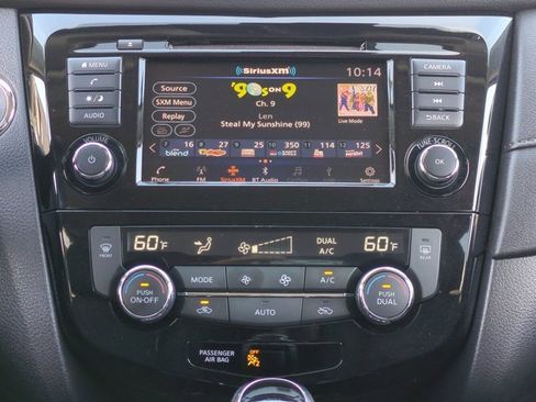 Used 2019 Nissan Rogue SV image 18