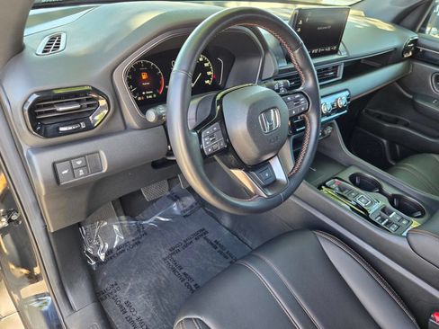 Used 2025 Honda Pilot TrailSport image 20