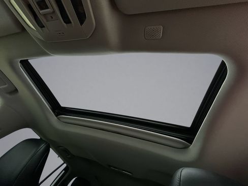 Used 2022 Toyota Highlander Limited FWD image 31