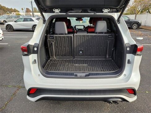 Used 2023 Toyota Highlander L image 11