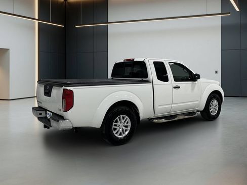 Used 2017 Nissan Frontier SV RWD image 6