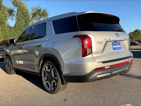 Used 2023 Hyundai Palisade SEL w/ Premium Package image 3