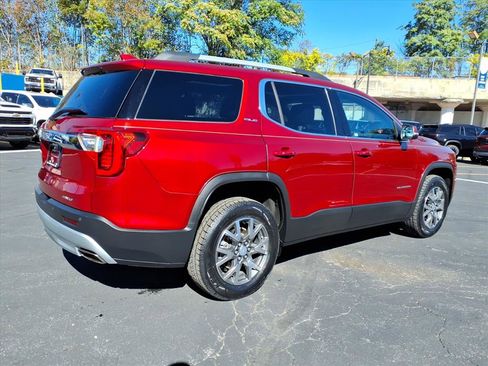 Used 2023 GMC Acadia SLE w/ Driver Convenience Package image 3