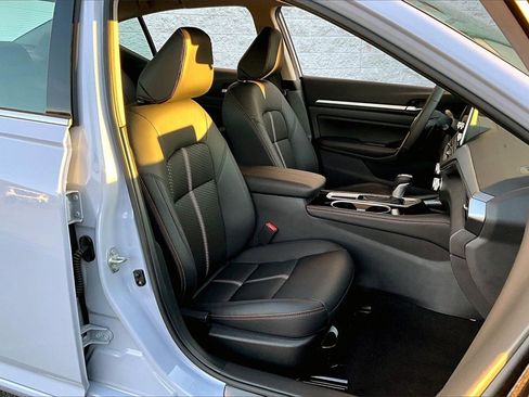 Certified 2025 Nissan Altima 2.5 SR image 6