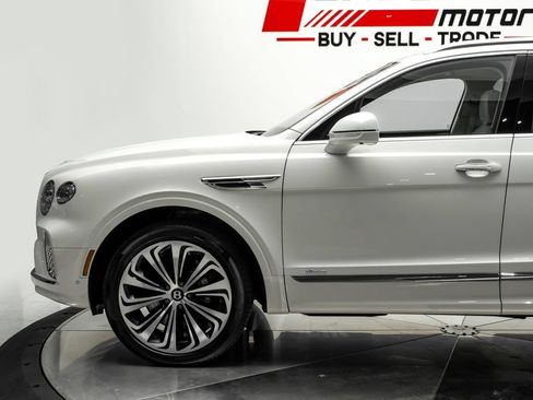 Used 2024 Bentley Bentayga AWD/4WD image 14