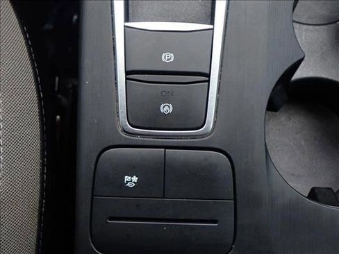 Used 2022 Ford Escape SE image 19