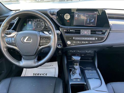 Used 2022 Lexus ES 300h w/ Premium Package image 16