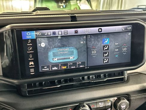 Used 2026 Jeep Wrangler Unlimited Sahara AWD/4WD image 19