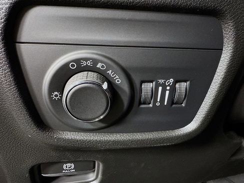 New 2025 Jeep Grand Cherokee Altitude image 10