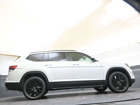 New 2026 Volkswagen Atlas SE image 45