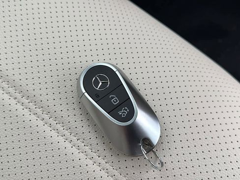 New 2025 Mercedes-Benz GLC 300 4MATIC image 36