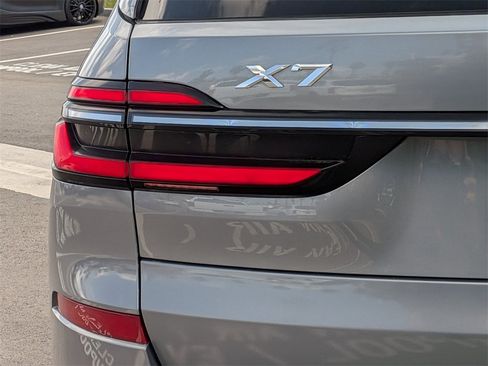 Used 2023 BMW X7 xDrive40i w/ M Sport Package image 23